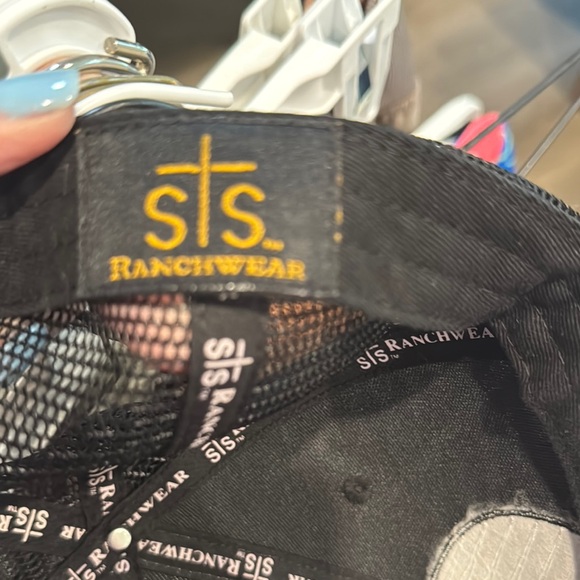 STS Ranchwear Black and Red Patterned Hat - Picture 2 of 3